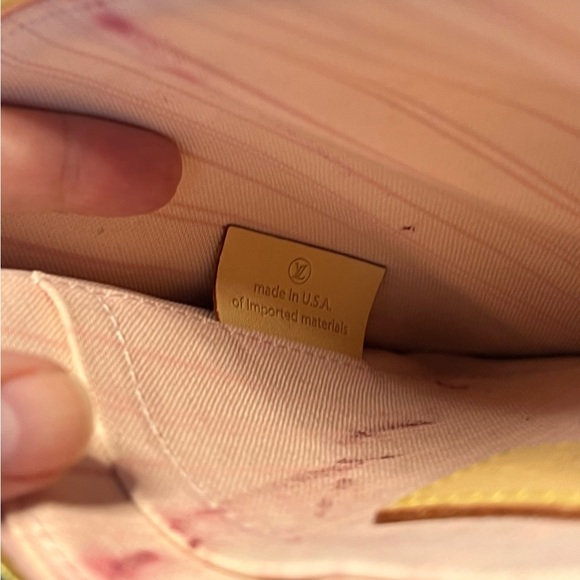 💯% Authentic Louis Vuitton Neverfull Wristlet✨ - Picture 4 of 5